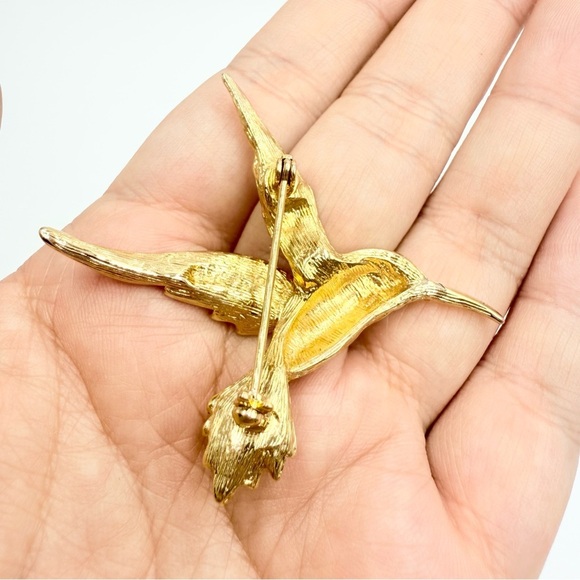 Vintage Hummingbird with Clear Rhinestones Gold tone Brooch Pin
Red Eyes - Picture 4 of 6